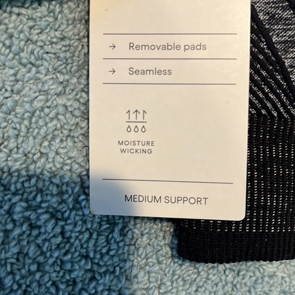 1 piece seamless cami bra. 1783 - Picture 5 of 6